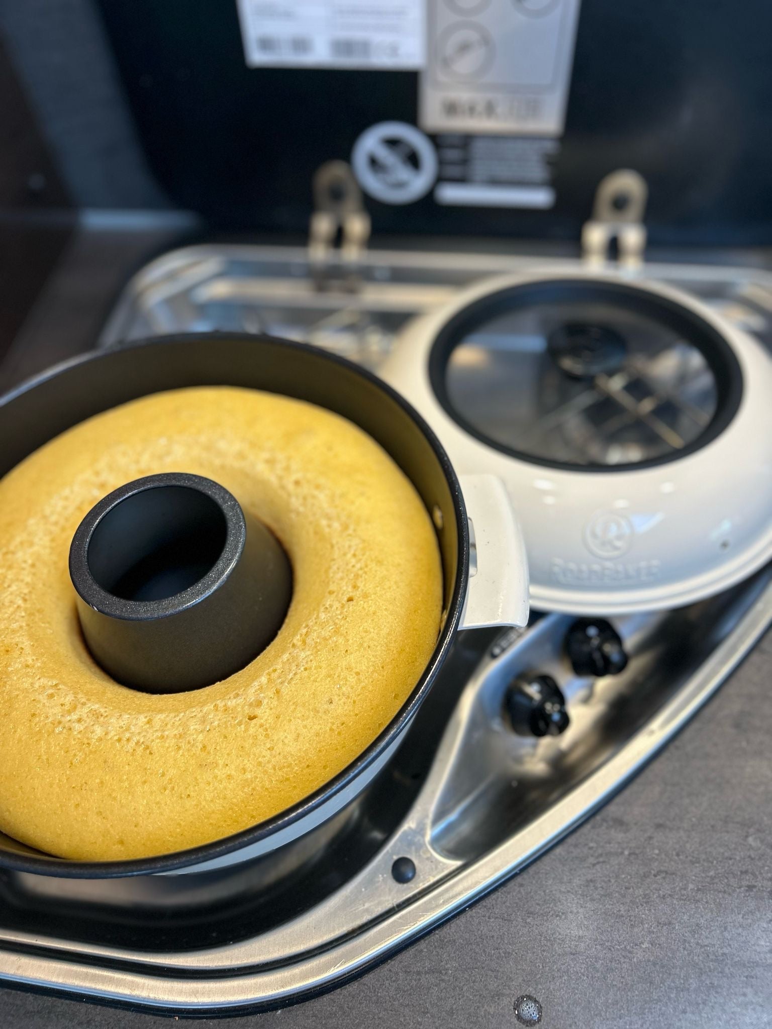 RoadBaker - Mobiler Backofen mit spezial Glasdeckel