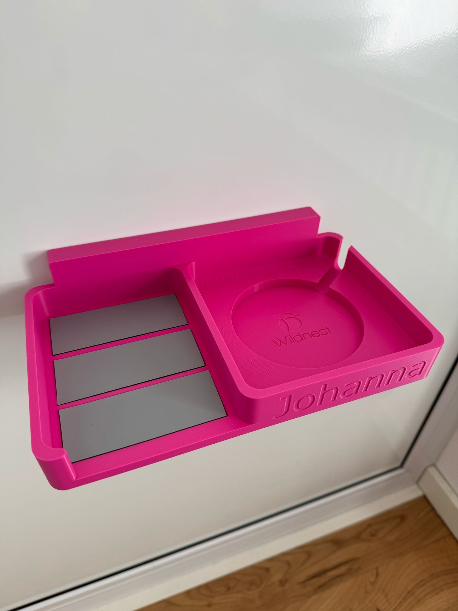 Toniebox Halterung mit Ablage – Magnetisch & Klebbar