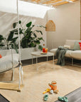 In- & Outdoor Teppich Como hellbraun auf Balkon Stilvoller Como hellbraun Teppich, perfekt für Balkon oder Terrasse, wetterbeständig und pflegeleicht.