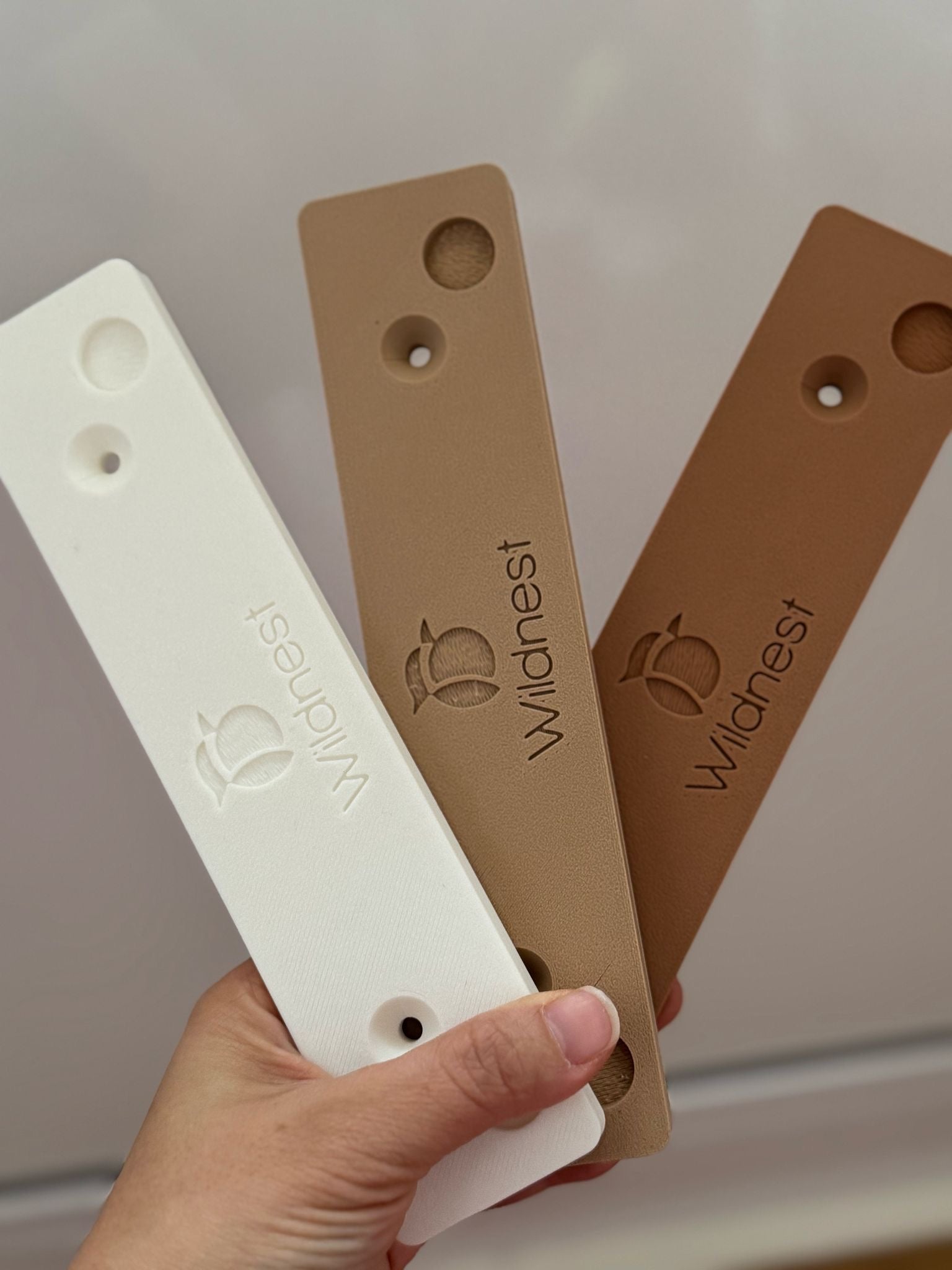 Toniebox Halterung mit Ablage – Magnetisch & Klebbar