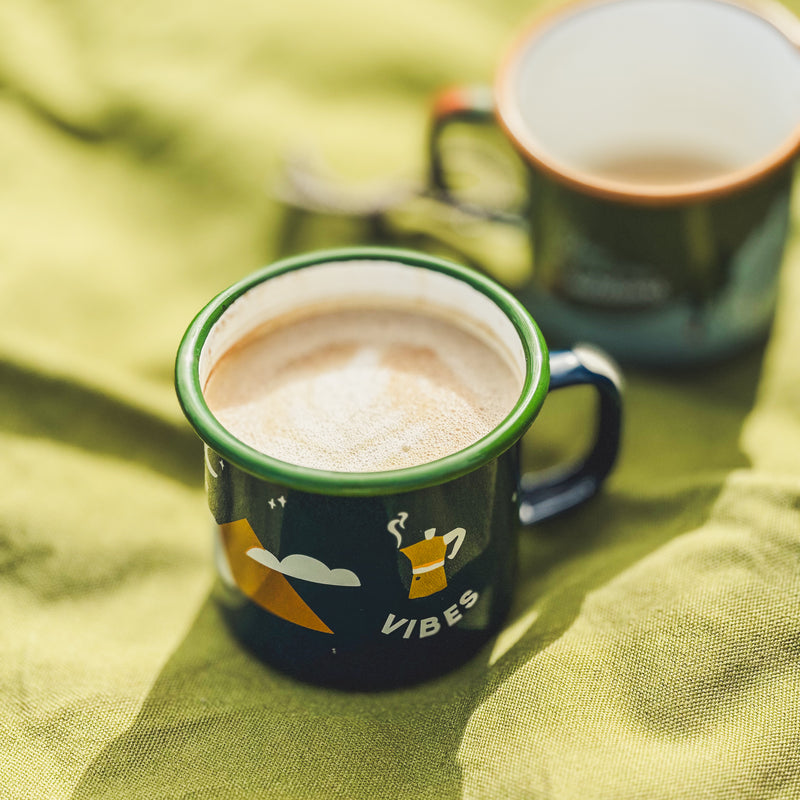 Roadtyping Emaille Tasse Camp Vibes