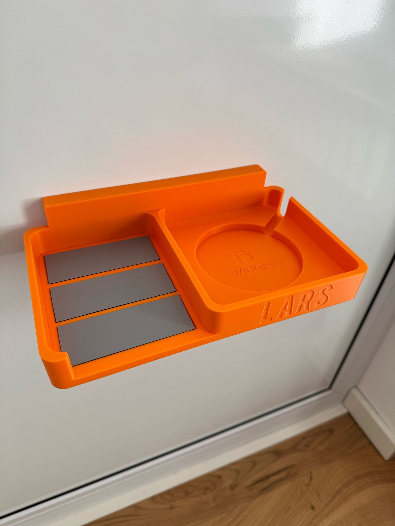 Toniebox Halterung mit Ablage – Magnetisch &amp; Klebbar