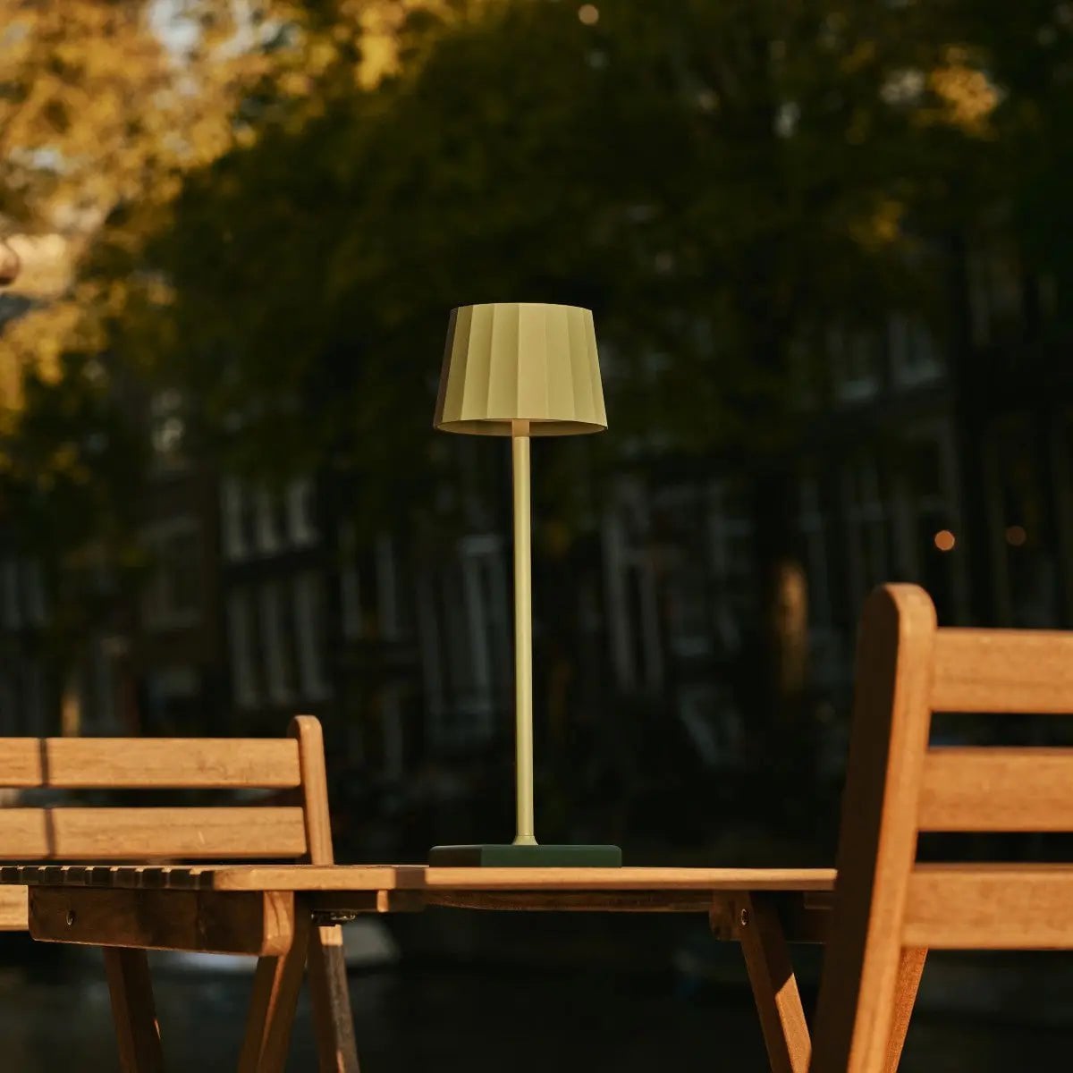 Wouter kabellose Tischlampe Salbeigrün