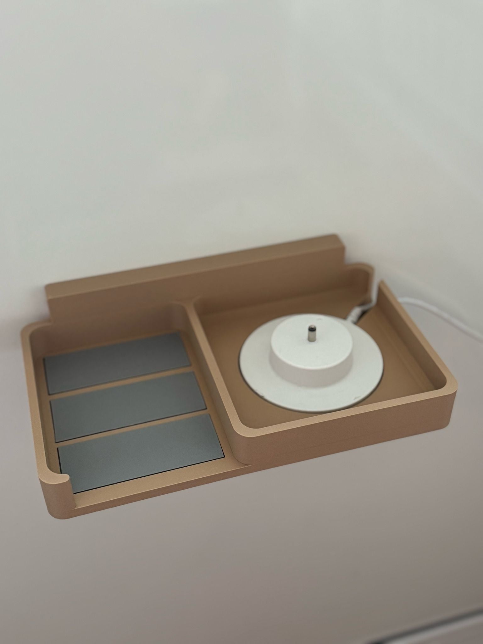 Toniebox Halterung mit Ablage – Magnetisch &amp; Klebbar