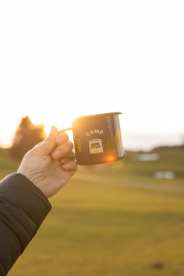 Roadtyping Emaille Tasse Camp Vibes