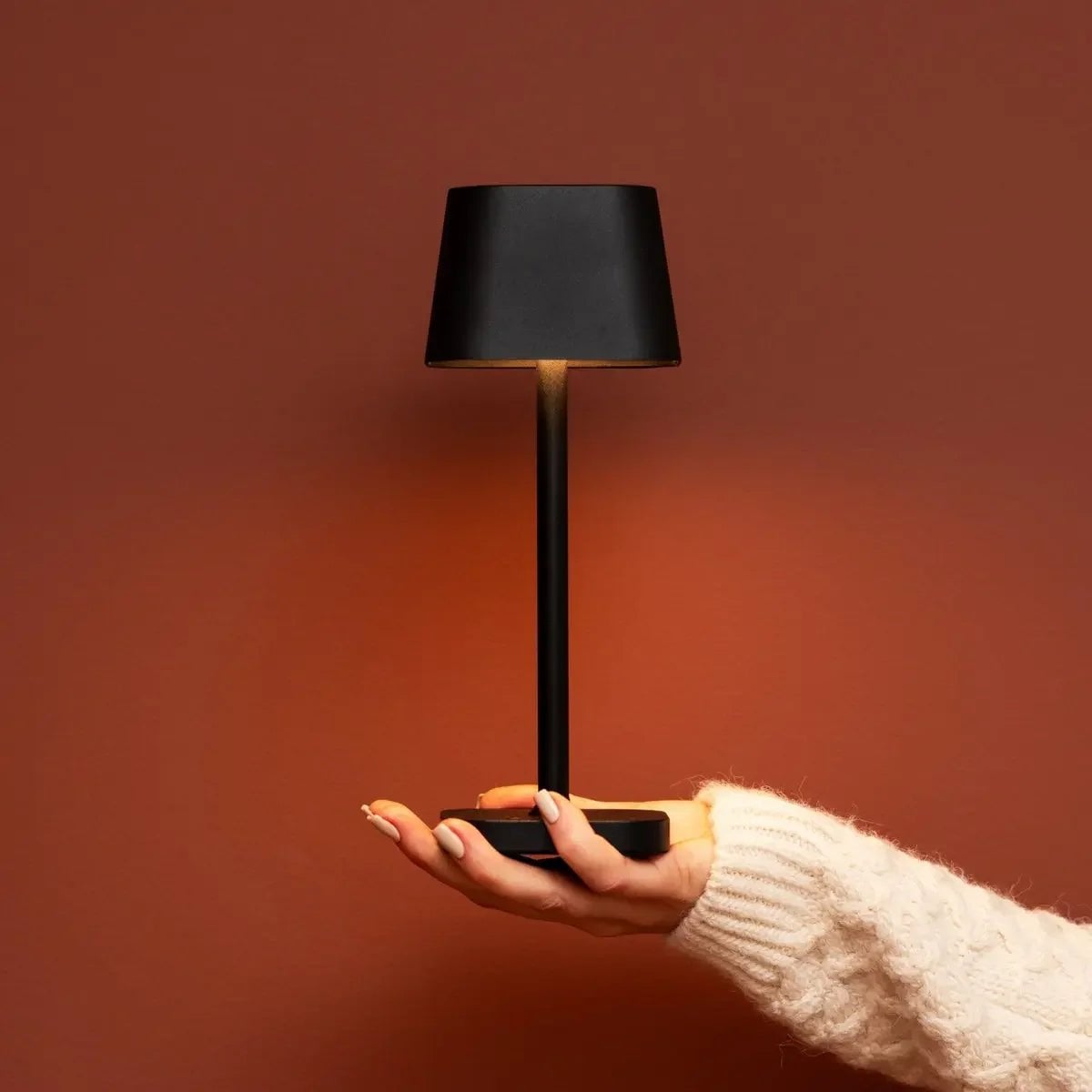 Ava kabellose Tischlampe Schwarz