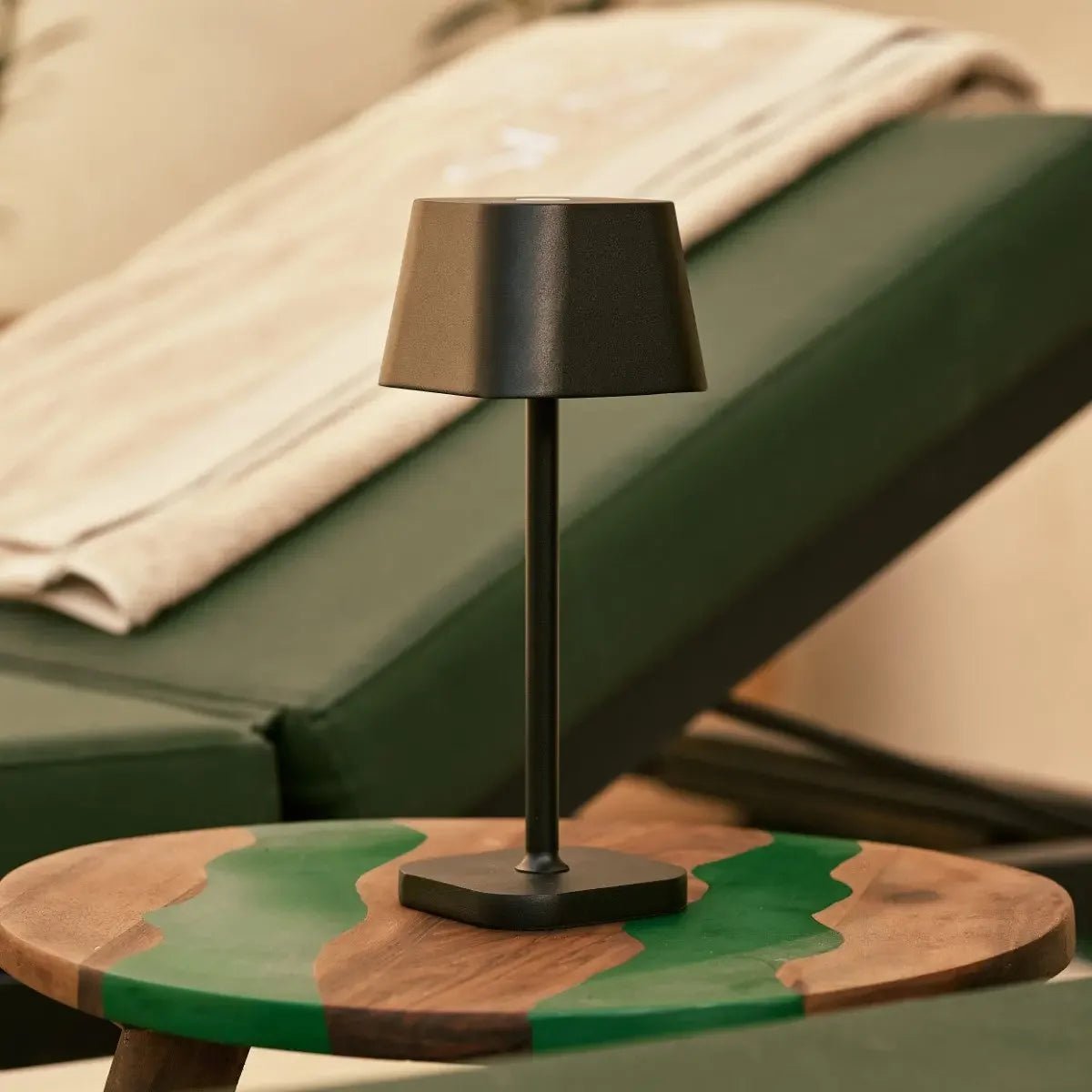 Ava kabellose Tischlampe Schwarz