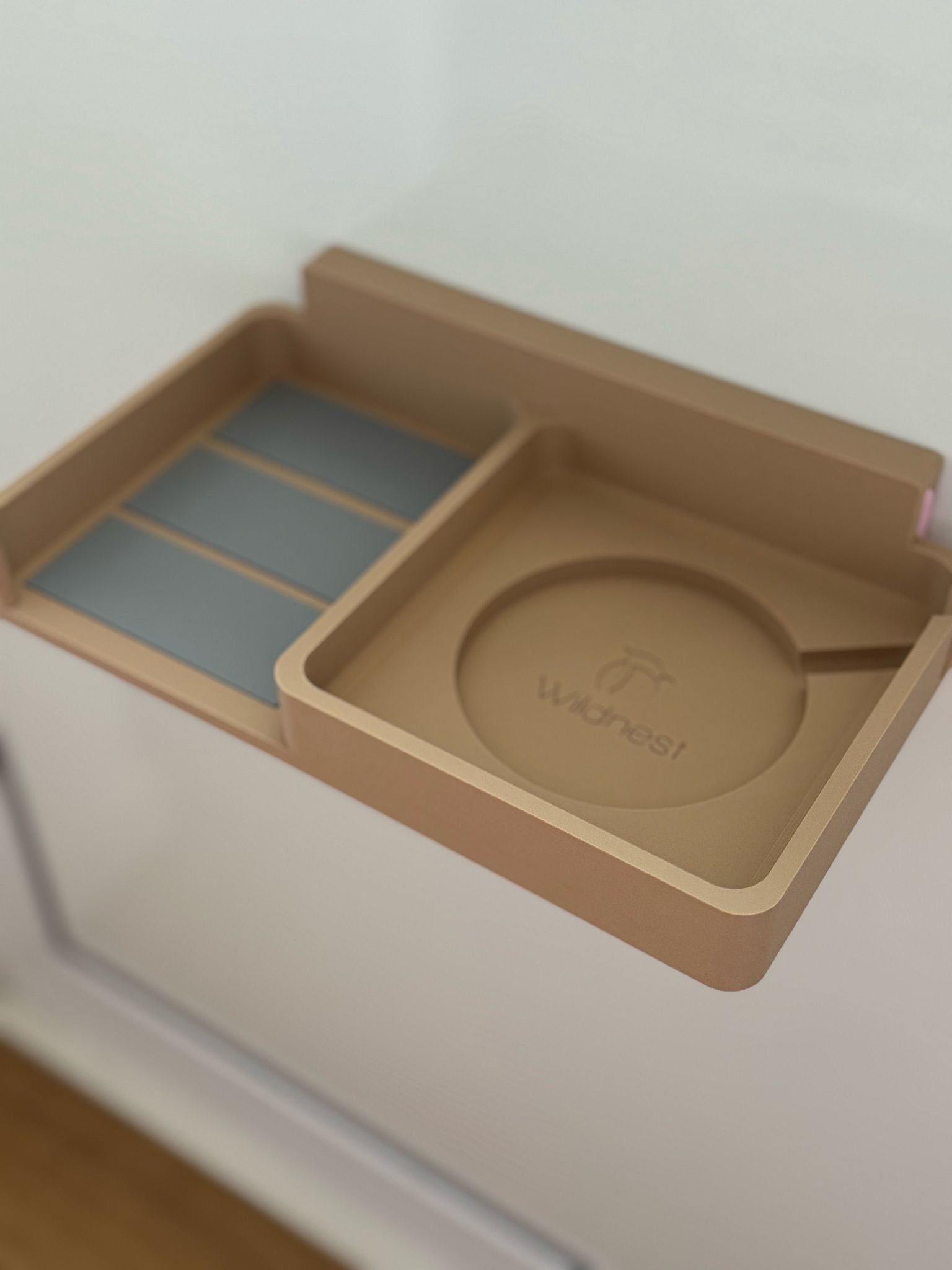Toniebox Halterung mit Ablage – Magnetisch &amp; Klebbar
