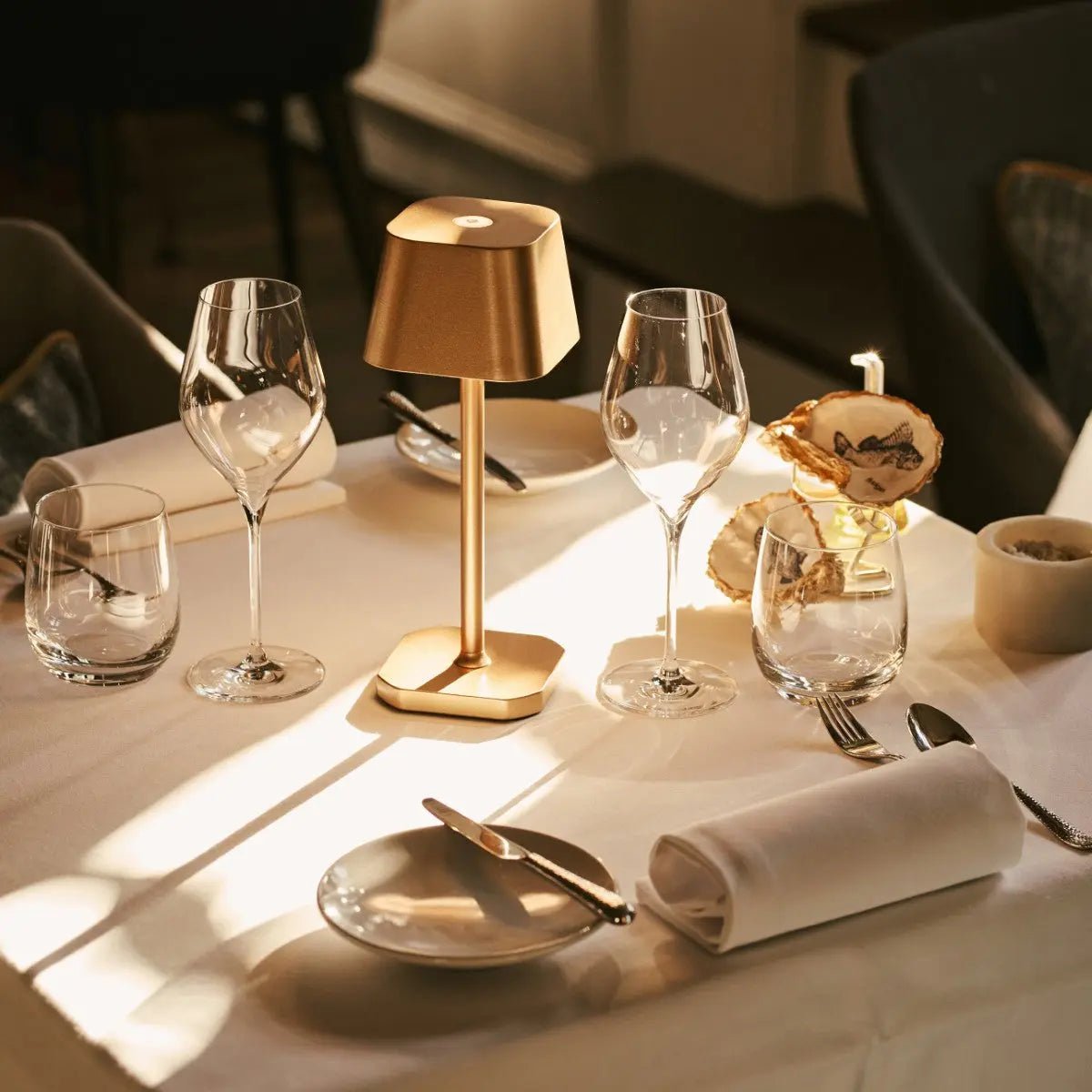 Ava kabellose Tischlampe Gold