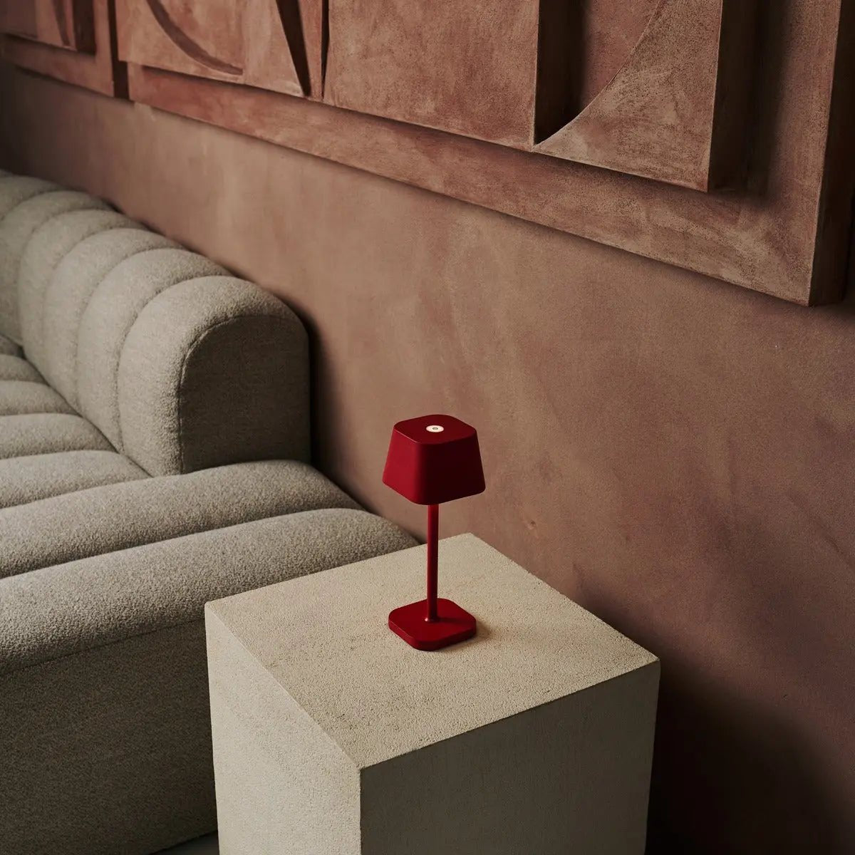 Ava kabellose Tischlampe Beerenrot
