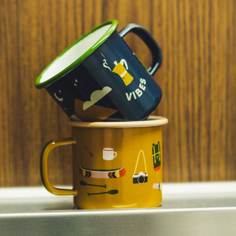 Roadtyping Emaille Tasse Camp Vibes
