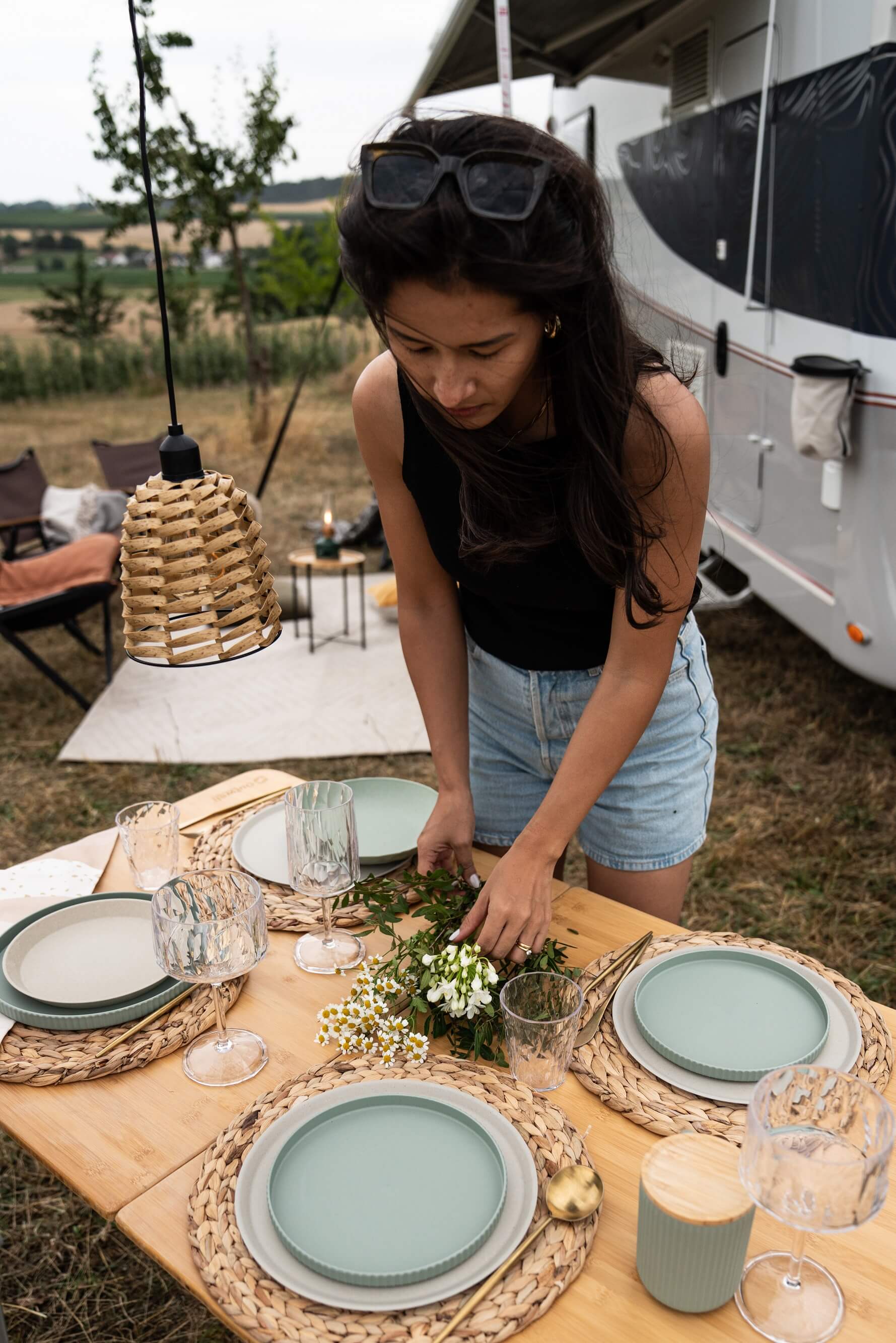 Wildnest Glamping  Stilvolle Wohnmobil Einrichtung