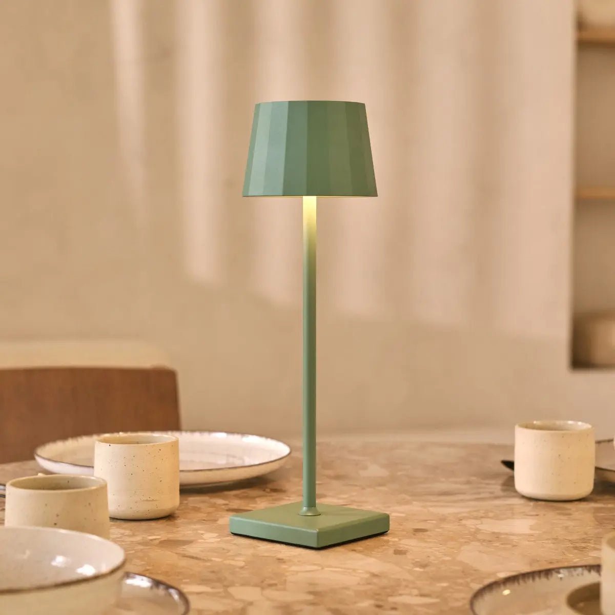Wouter kabellose Tischlampe Salbeigrün