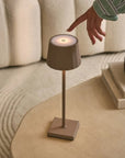 Wouter kabellose Tischlampe Koalabraun