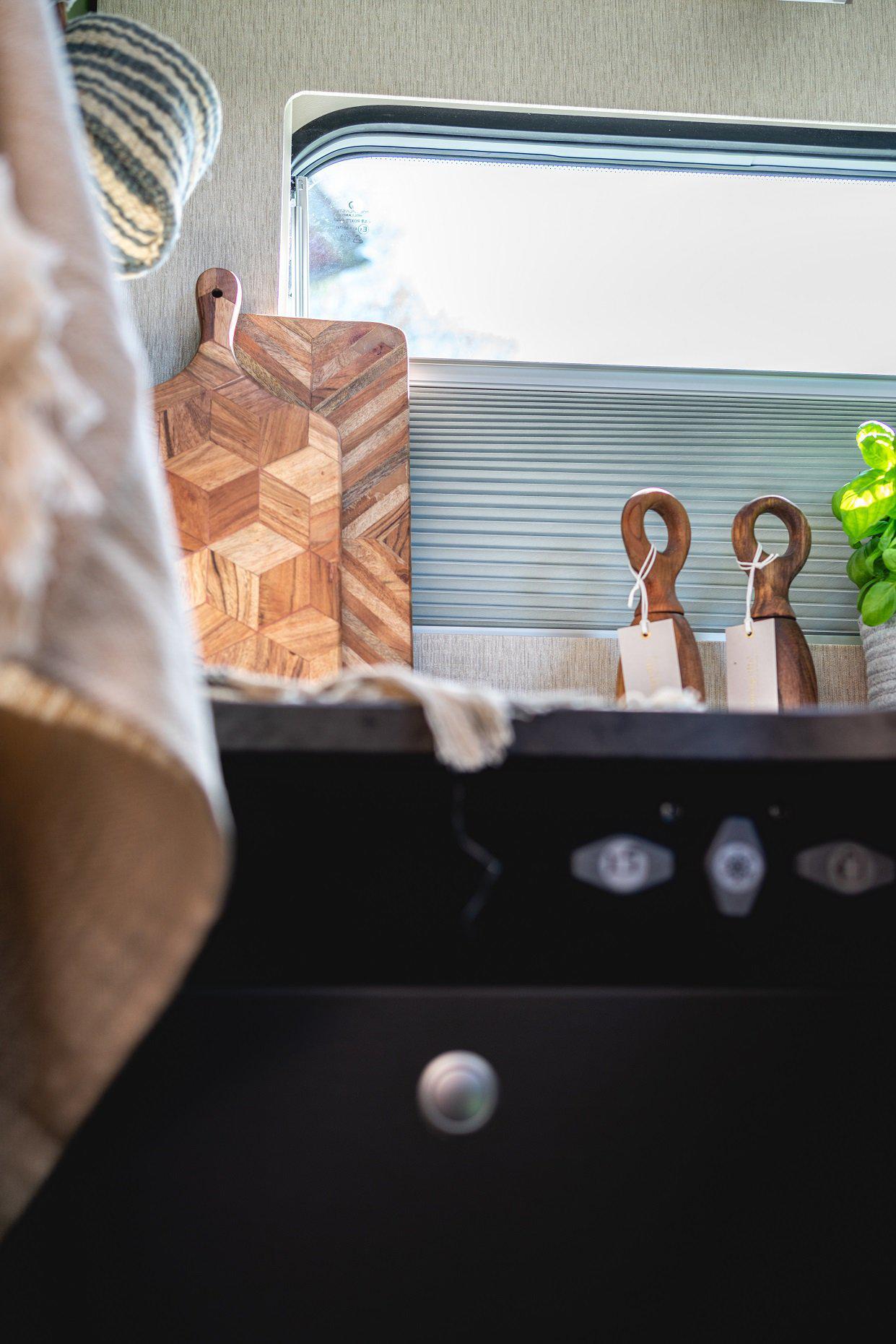 Bloomingville Schneidebrett mit Griff, Akazienholz  | Wohnmobil Ausstattung |  Wildnest Glamping