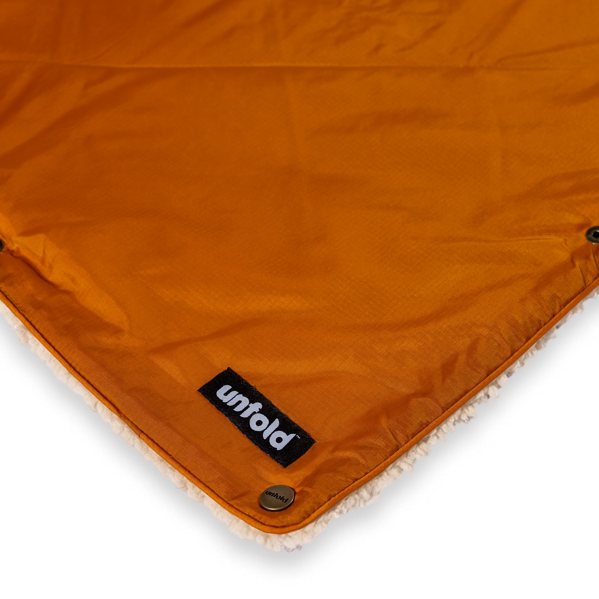 UNFOLD Kuschel Decke in der Farbe Rost für die Campingreise | Jetzt kaufen bei Wildnest Glamping